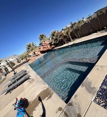 Pool corner with clean tile line