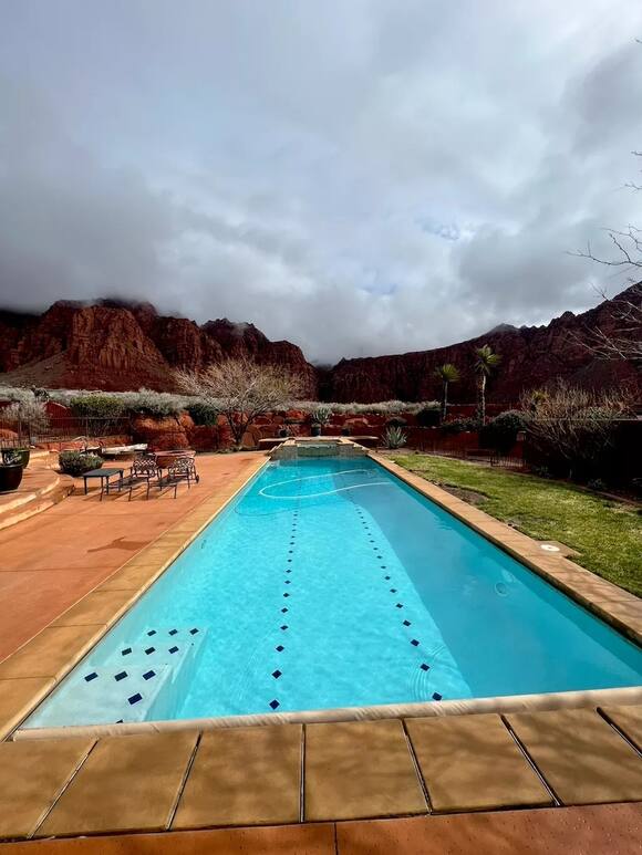 Professional pool cleaning results in Santa Clara, Utah